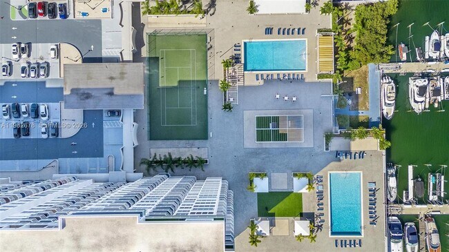 Building Photo - 18071 Biscayne Blvd