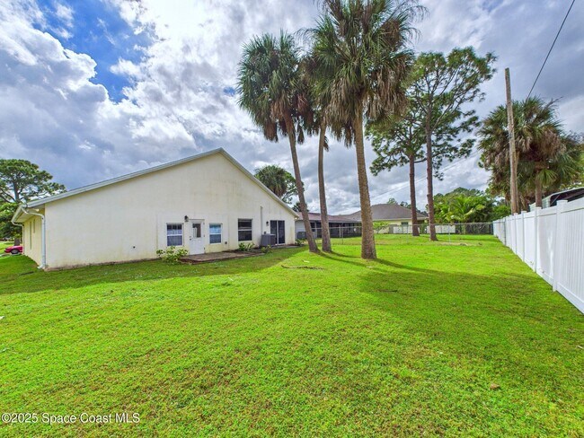 Building Photo - 207 Alcantarra St NW