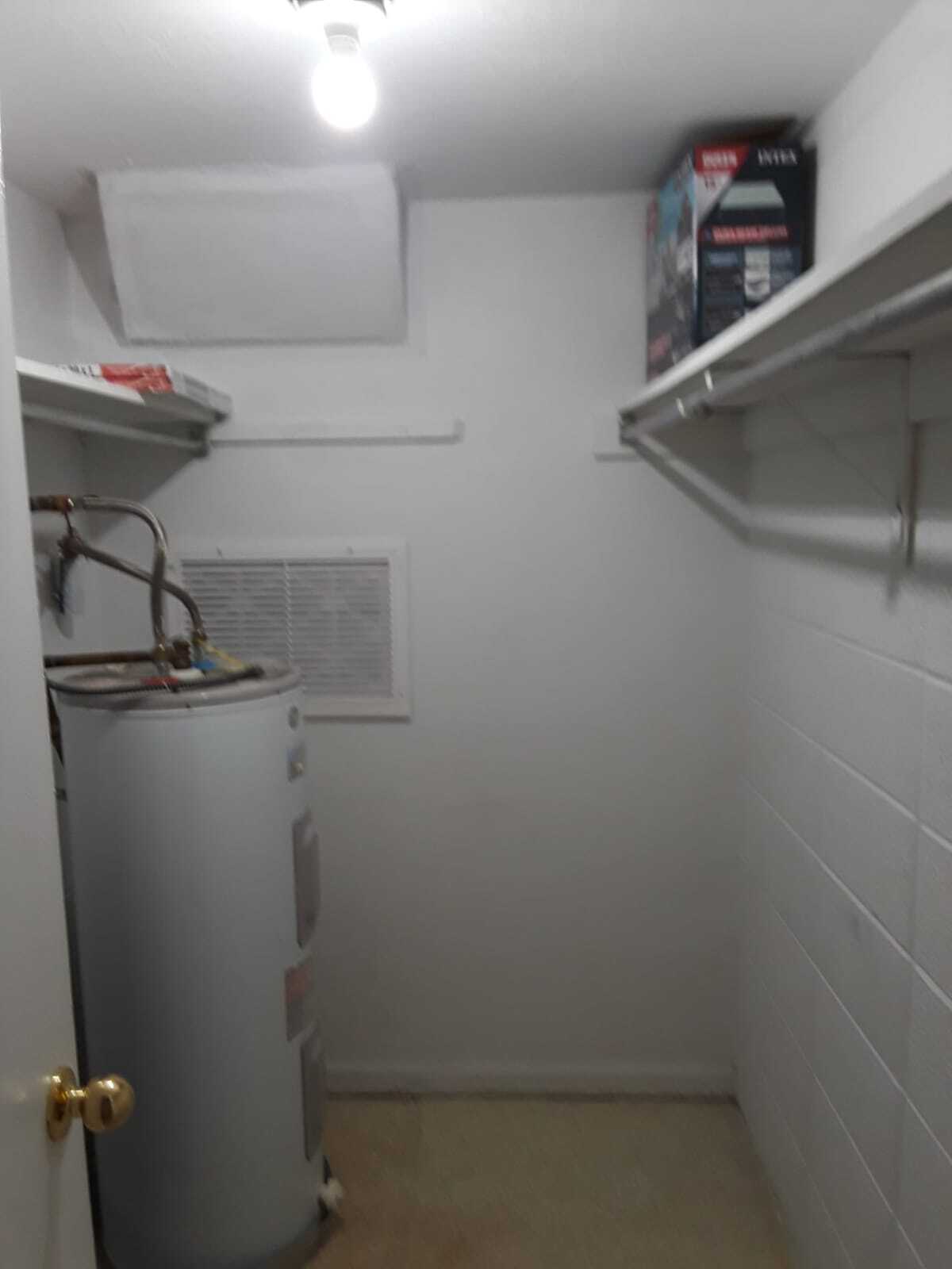 closet - 405 Adams Ave