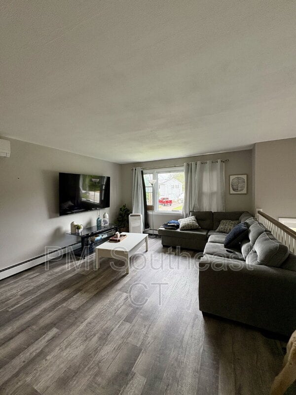 Building Photo - 223 Seneca Dr