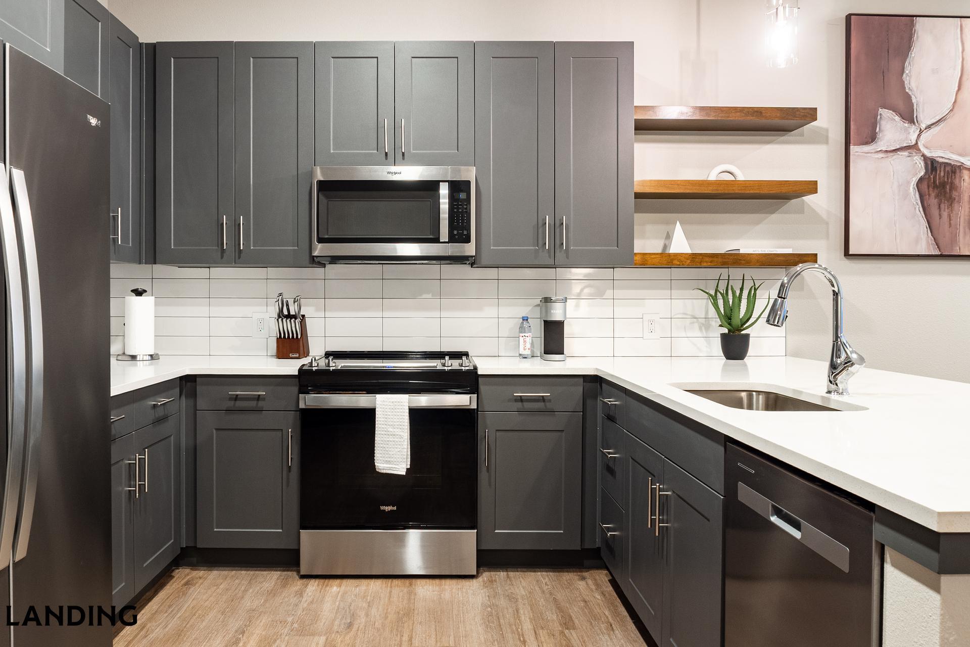 Building Photo - 415 E 2nd St S