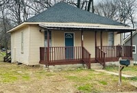 Building Photo - Two Bedroom, 1 Bath House in Columbia! Apply-your application fee will be credited to your first ...