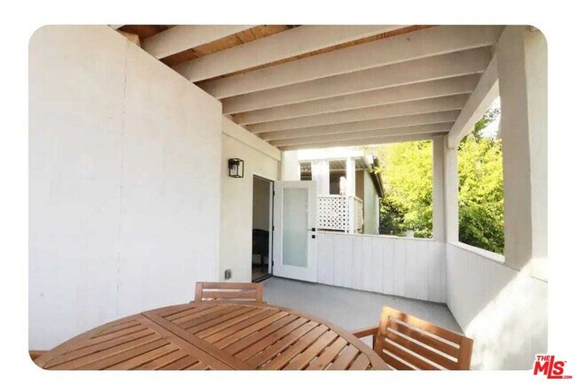 Building Photo - 9040 Phyllis Ave