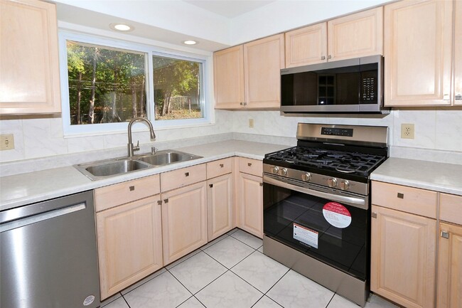 Building Photo - 12901 Fernway Ln
