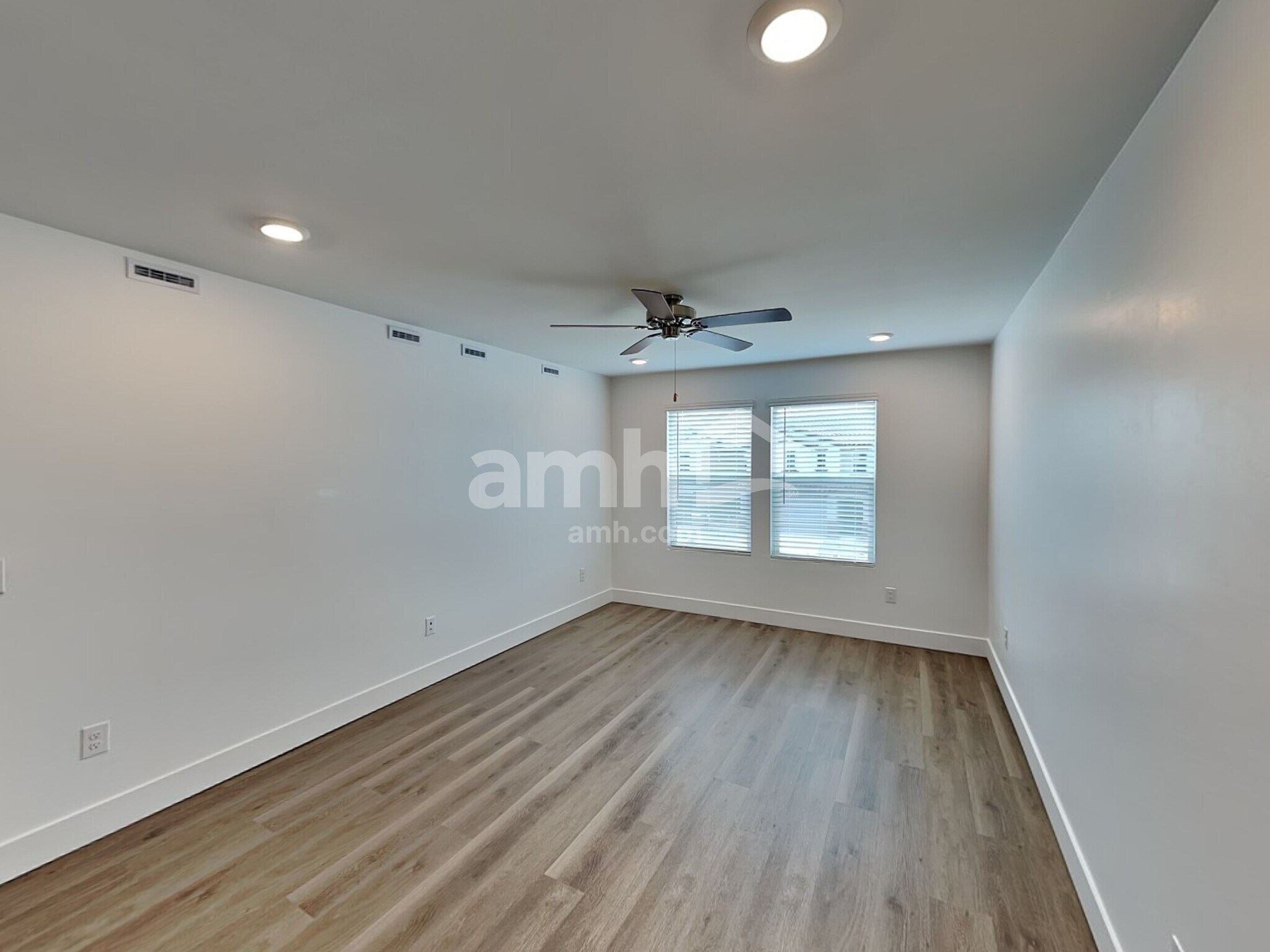 Building Photo - 9629 Harkes Dr