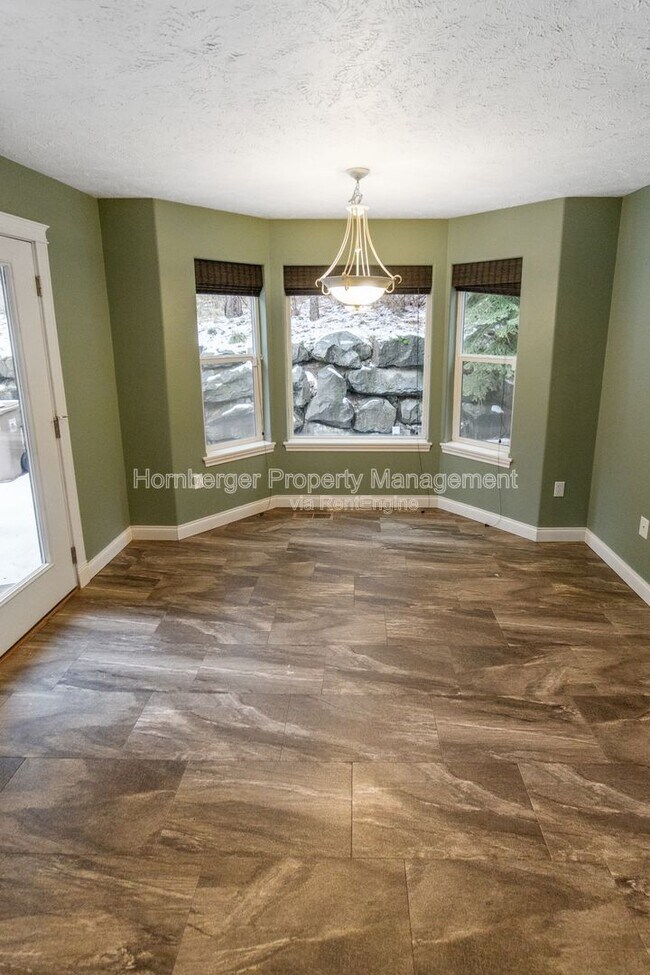 Building Photo - 6415 S Woodland Ct