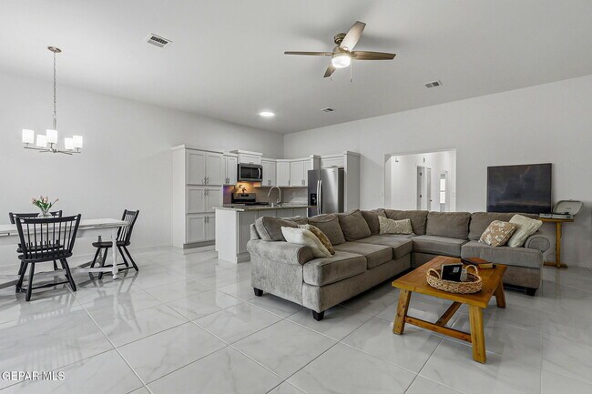 Building Photo - 13808 Paseo Sereno Dr