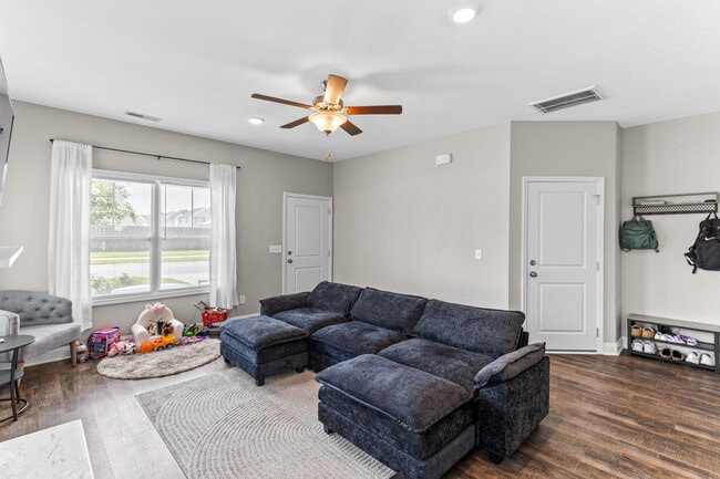 Building Photo - 1535 Grey Cliff Run