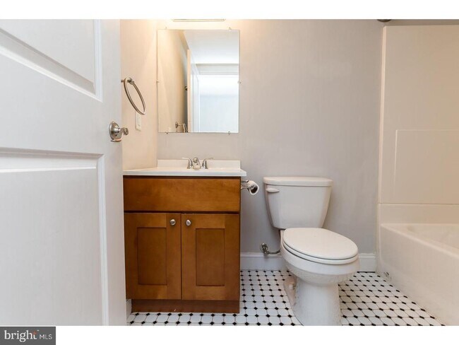 Building Photo - 931 N 19th St