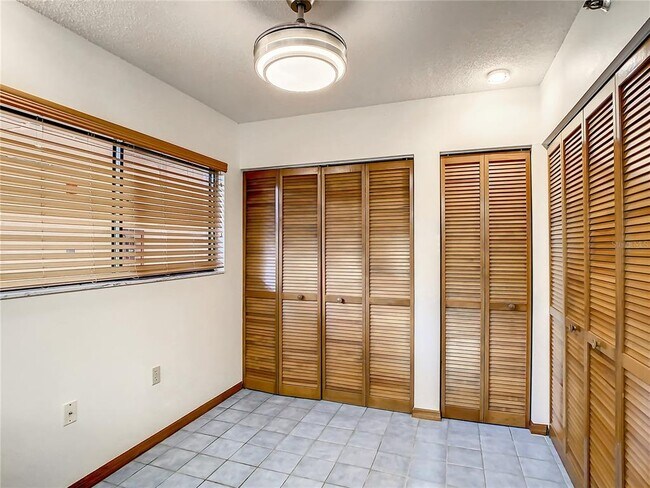 Building Photo - 1158 Carmel Cir