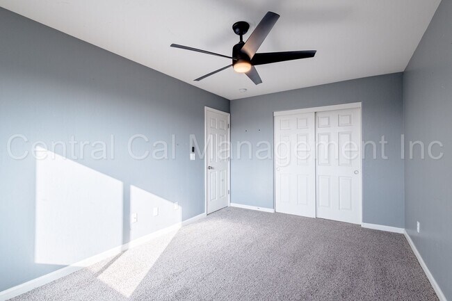 Building Photo - Large 4 Bedroom/2.5 Bath Home with a Large Loft - $2795 Per Month!
