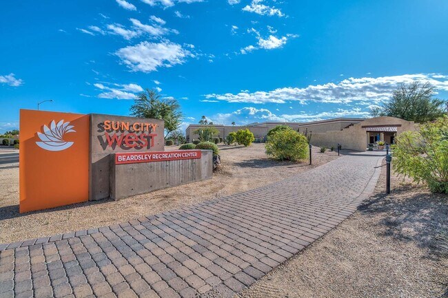 Building Photo - 55+ Gorgeous Gem Furnished ready for Move in!