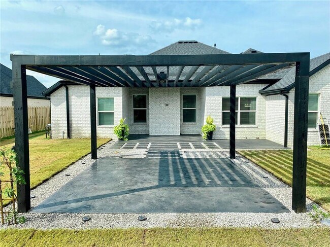 Building Photo - 2014 W Chandler Ave