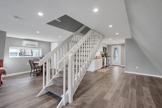 Building Photo - 1500 W Pine Lake Cir