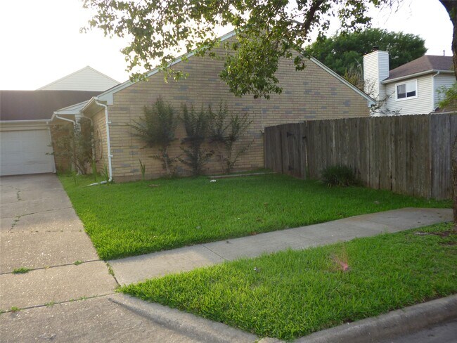 Building Photo - 3243 Battle Ridge Ln