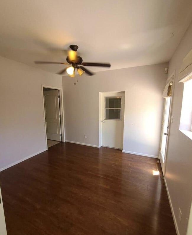 Building Photo - 1407 W Glenrosa Ave