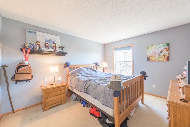 Building Photo - Awesome 2 bed townhouse in plymouth!
