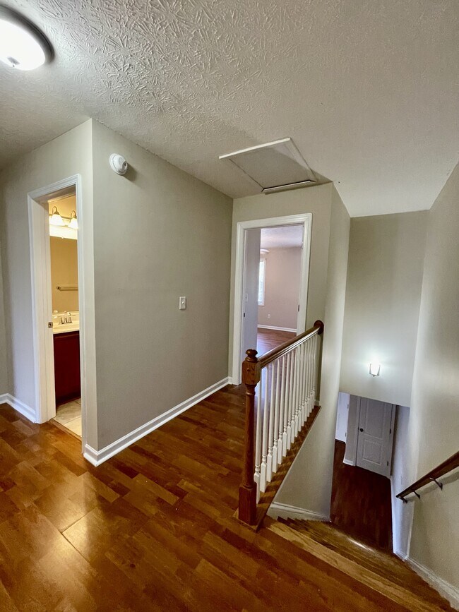 Building Photo - 607 Capstone Dr