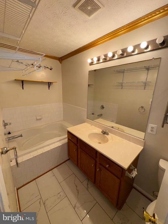 Building Photo - 9805 Doubletree Terrace