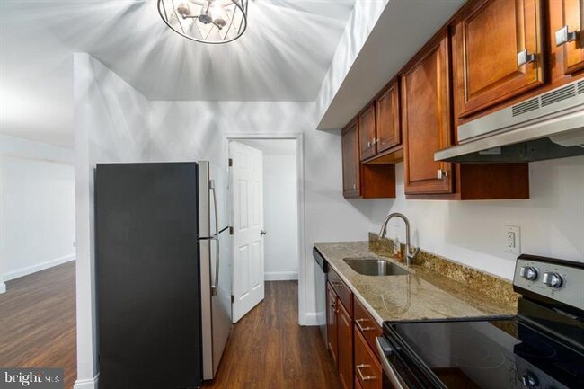 Building Photo - 3458 Norwood Pl