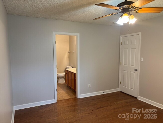 Building Photo - 2032 Beckwith Ln