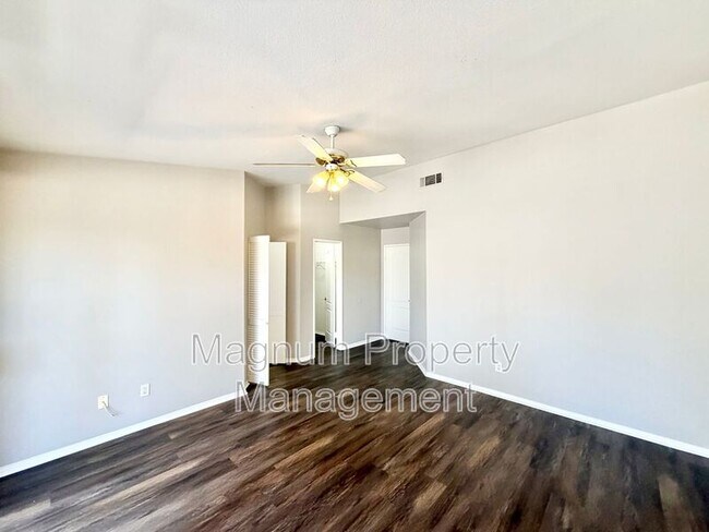 Building Photo - 27071 School Park Dr
