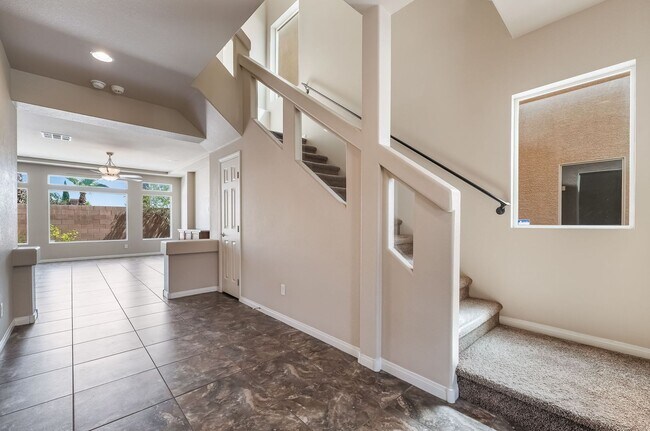Building Photo - Upgraded Tri-Level Home on a Cul-de-Sac Lot in Southwest
