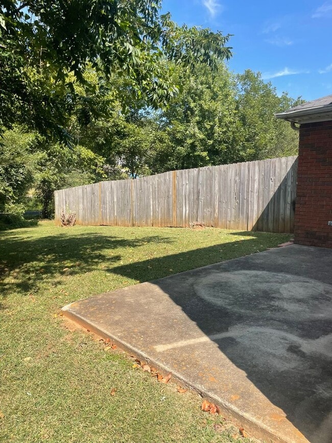 Building Photo - 3 Bedroom, 2.5 Bath Townhome in Lenlock