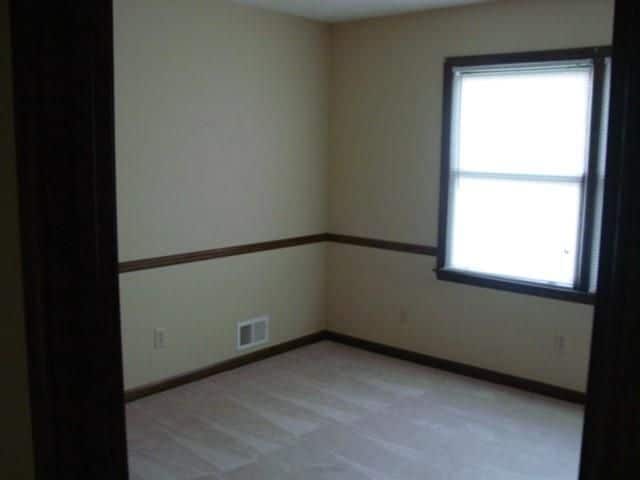 Building Photo - 220 Lantern Ridge Ct
