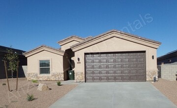 Building Photo - GORGEOUS 3 BEDROOM 2 BATHROOM HOME