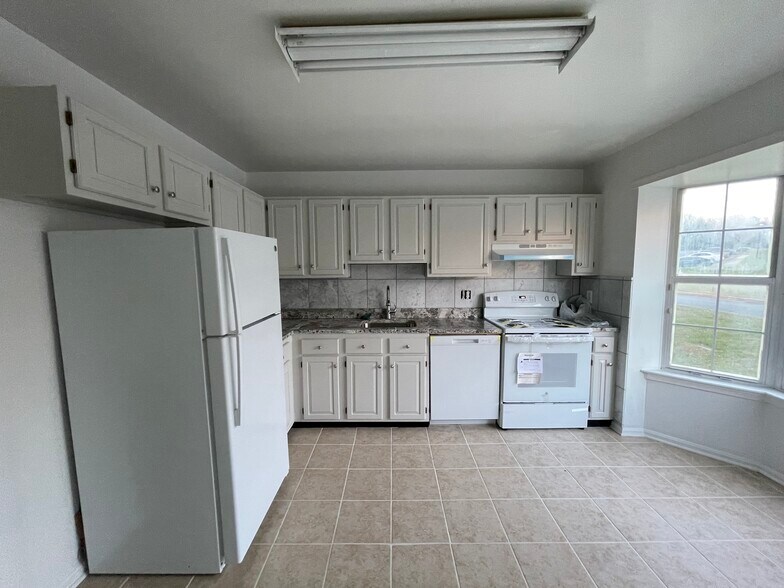 Kitchen with new granite, dishwasher and stove - 1001 Ellicott Dr