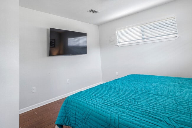 Building Photo - 114 Lassere Cir