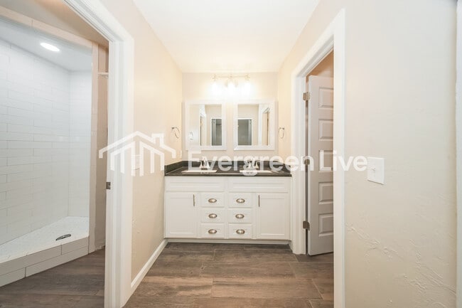 Building Photo - 14411 Autumn Dr