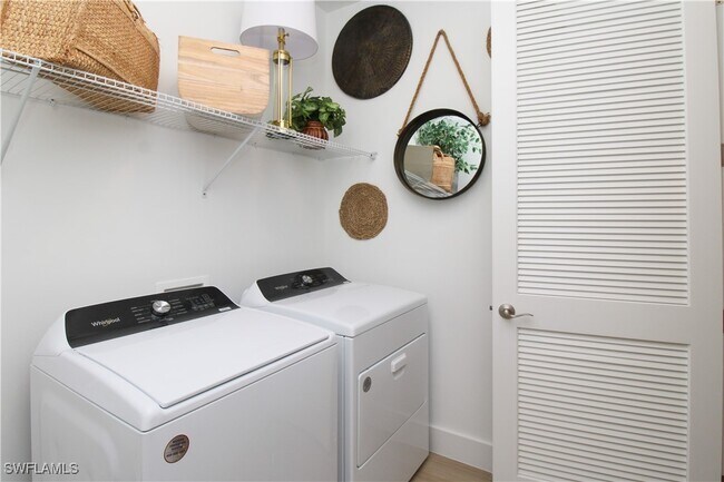 Building Photo - 8857 Oceana Wy