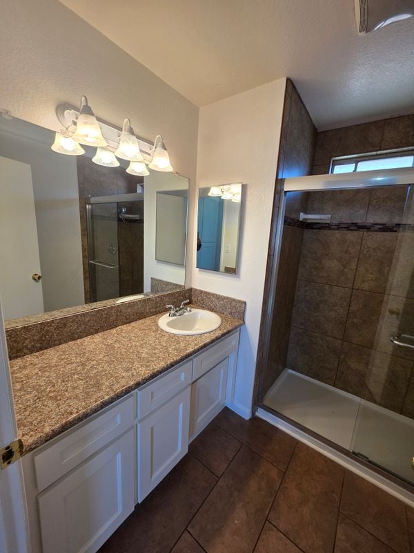 Building Photo - 809 K St