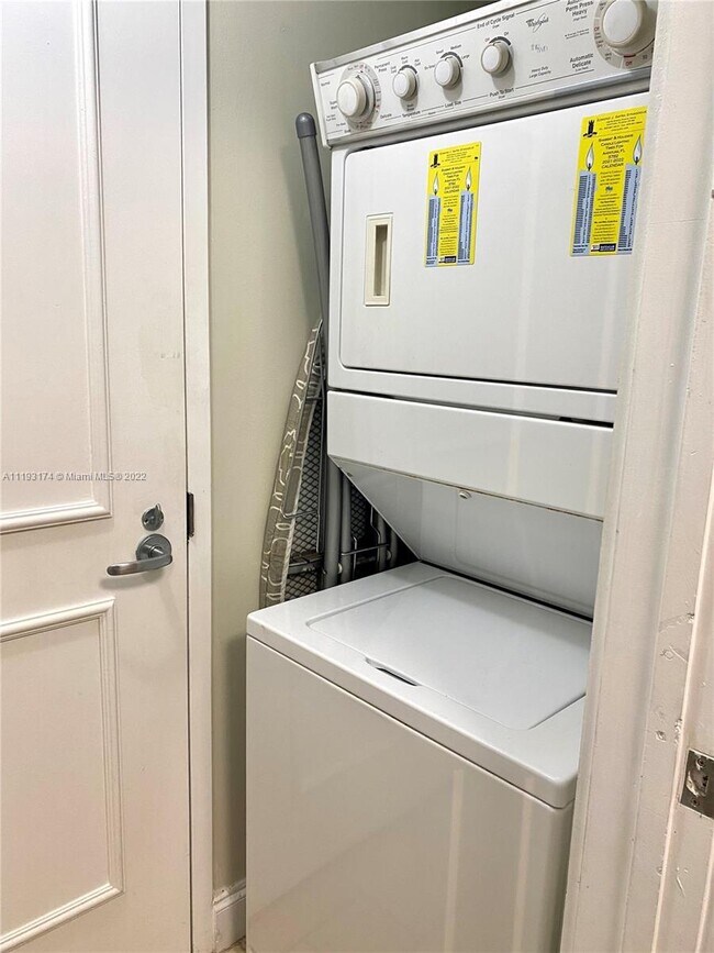 Building Photo - 3101 S Ocean Dr