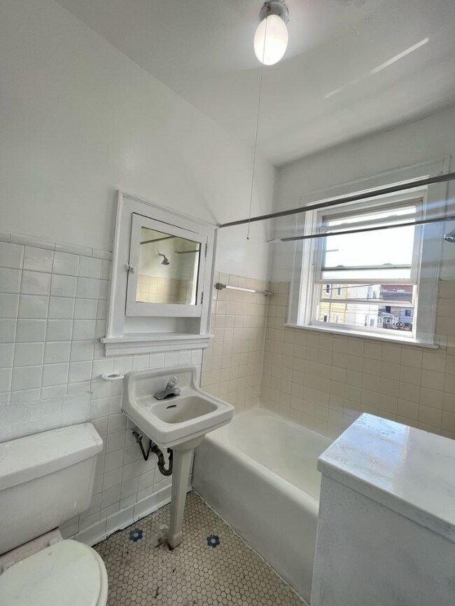 Building Photo - 4830 W Addison St