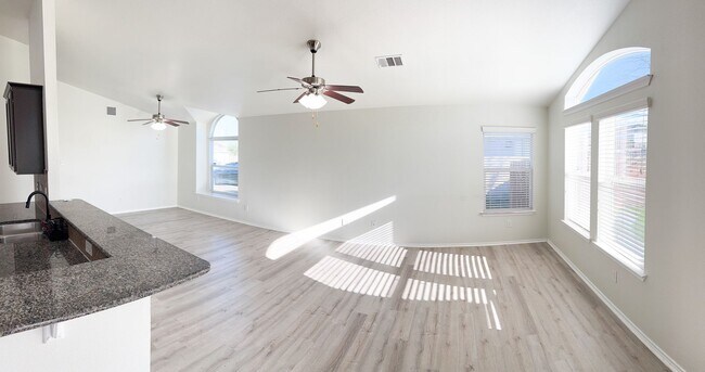 Building Photo - Charming well-maintained 4-bedroom, 2-bath home tucked in a quiet cul-de-sac just minutes from Fo...