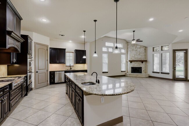 Building Photo - 5923 Dewdrop Ln