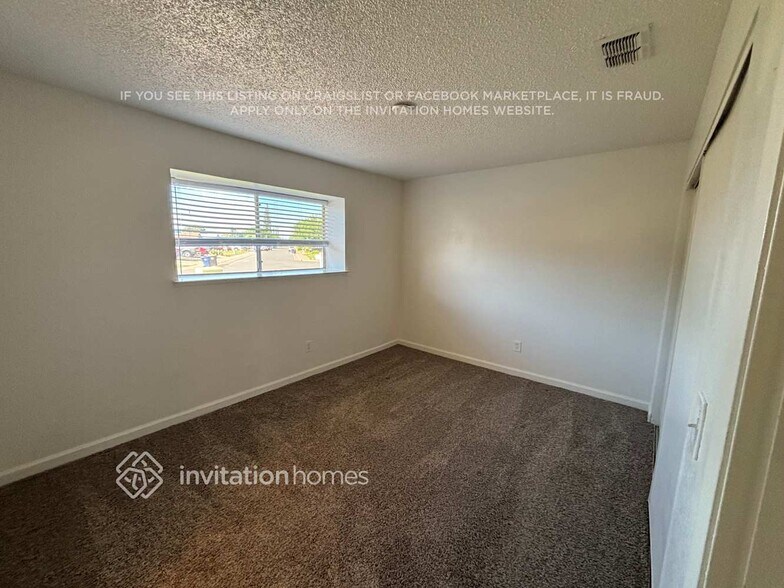 Building Photo - 10720 Paiute Way