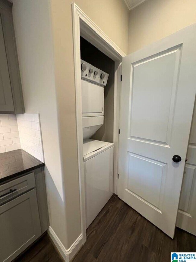 Building Photo - 4411 Lennox Pl