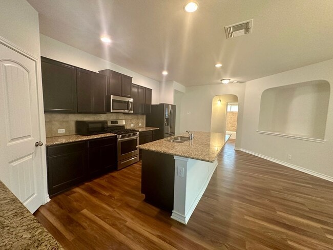 Building Photo - Fantastic Amenities ~ 4/2 Single Story w/ Refrigerator/Washer/Dryer Included ~