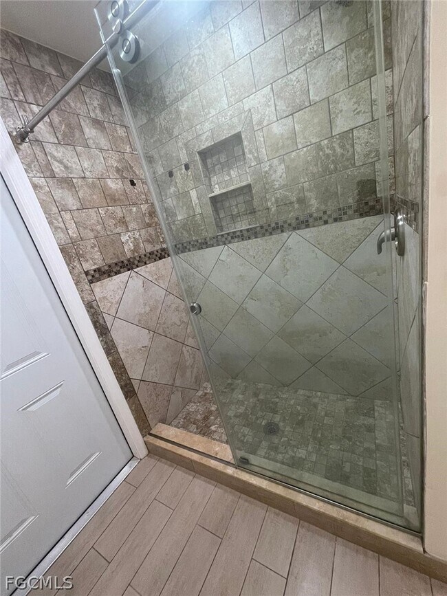 Building Photo - 2842 NW 5th Ave