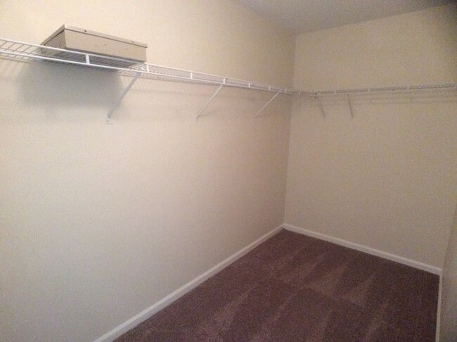 Building Photo - 1894 Roble Dr