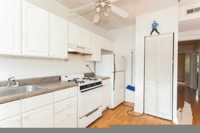 Building Photo - 2 bedroom in Chicago IL 60640