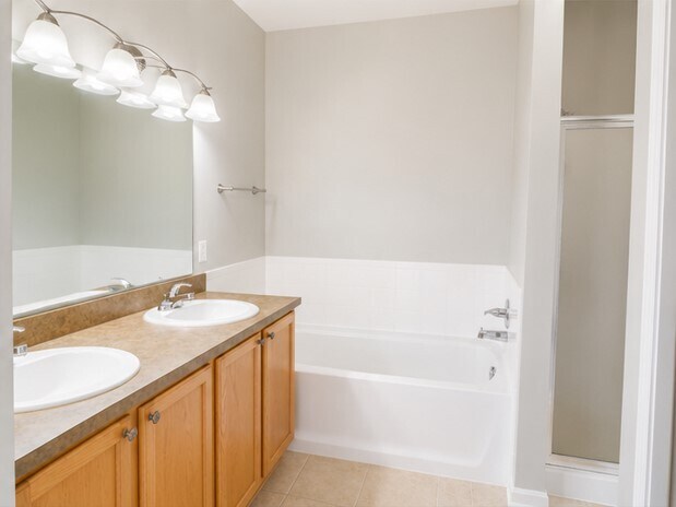 Master Bath - 1434 Lakes Circle Dr