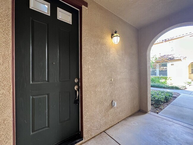 Building Photo - 3 Bd, 2.5 Ba Condo in Elk Grove