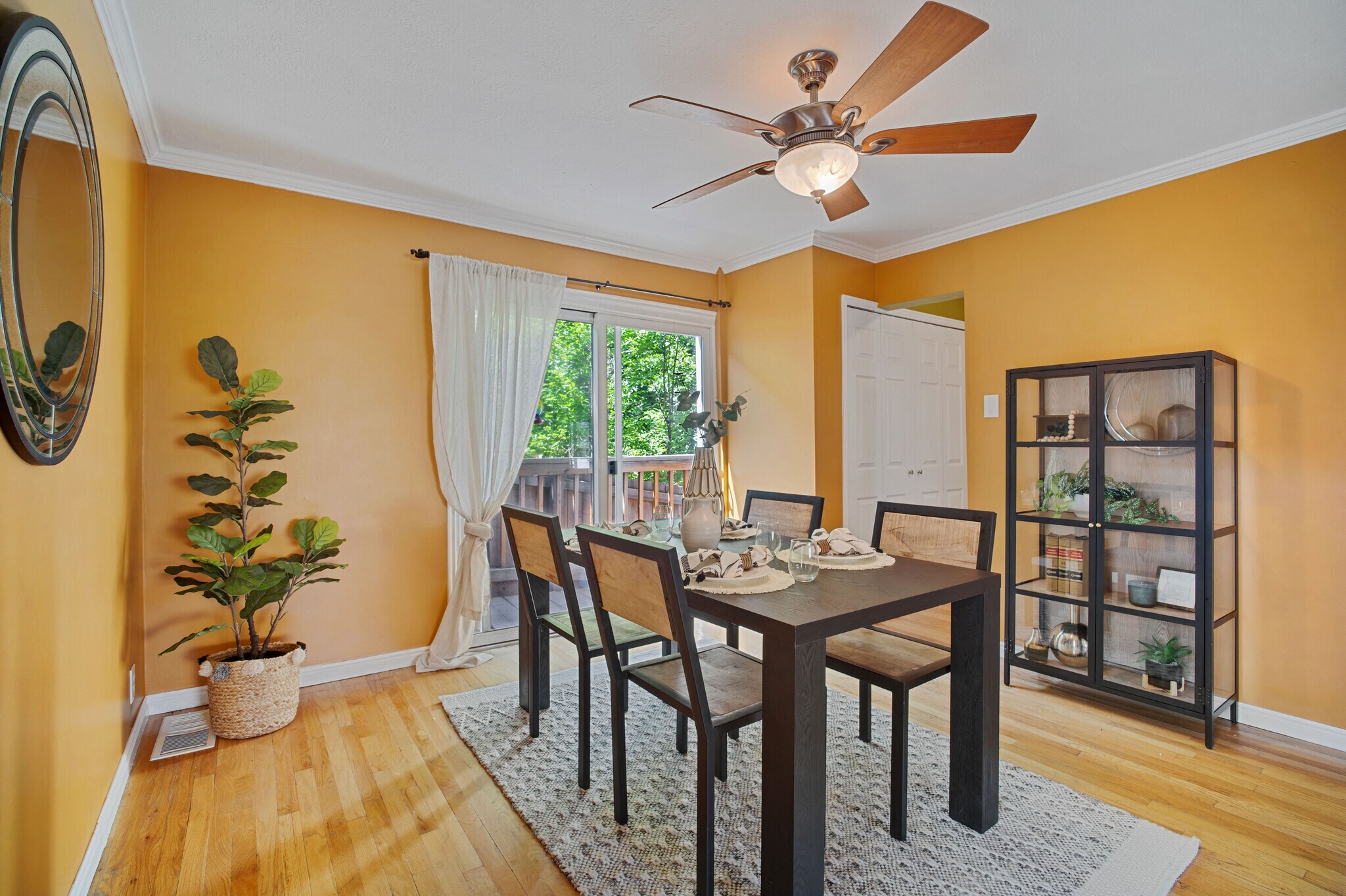 Dining Room - 3 W Girard Ave