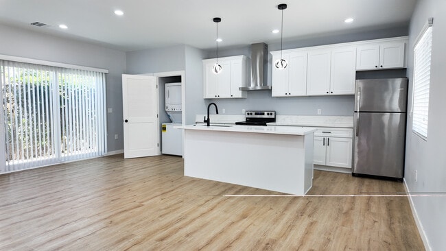 Building Photo - 4440 Stewart Ave