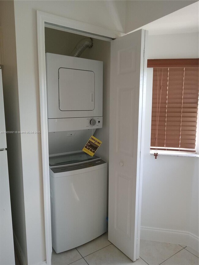 Building Photo - 1270 SE 27th St